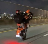 앞바퀴 들고 질주...성동·광진 밤길 점령한 오토바이 폭주족 최후는