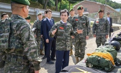 국방부장관, 서해 최전방 해병대 특수수색대대·말도 소초 방문