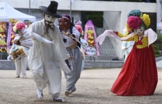 ‘동래야류 60주년’ 부산 온천천 카페거리서 들놀음 축제