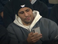 연봉 200억 넘는데 스마트폰은 OOO 쓰네.. 반전 매력 [1일IT템]