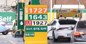 주유소 기름값 2주째 하락…다음 주도 내린다