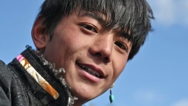 7초 영상에 '중국서 가장 잘 생긴 男'…5년 후 티베트 청년의 인생 역전