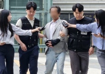 국조특위 개표소 현장조사 중 경찰관 폭행한 60대 구속