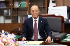 박길선 강원도의장 협력할 땐 협력, 견제할 땐 견제