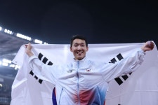 '스마일 점퍼' 우상혁, 아시안게임 3회 연속 메달…동메달 획득 [나고야 AG]