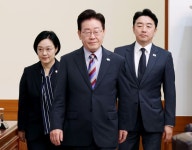 강훈식 비서실장 거취 장고하는 李…청와대 