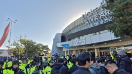 선관위 특검, 올림픽공원서 투표지 247만장 검증 착수…촬영 제한에 참관인 반발