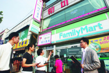 [출동! 우리가게 주치의] 인천 여객터미널 앞 44평 2층카페 손님없어 썰렁한데…