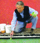 색채쌓아 긁어내면 자유가 움튼다