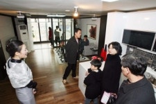 의왕 청계 휴먼시아 샘플하우스 … 발코니 폭 넓고 보조주방 기본 제공