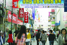 [상권 大해부-3부 지역상권] (12) 청주 성안길‥10~40대 아우르는 구도심 쇼핑메카