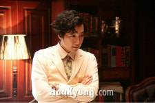 뽀글뽀글 박해일 …30년대 모던보이로 대 변신
