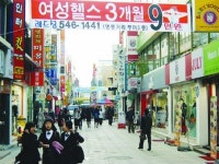 [지역상권 이렇게 살리자] (13) 아산 온양재래시장 상권‥전철타고 오는 노인 타깃 온천ㆍ쇼핑 코스 만들라