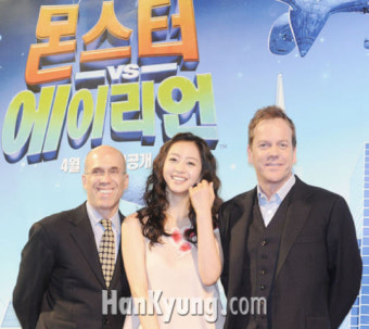 [포토] 몬스터vs에이리언 '많은 사랑 부탁해요'