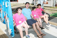 [포토]천진난만한 탤런트 선우재덕 "잘타고 올게요! "