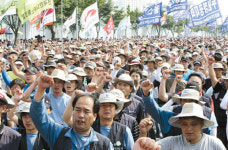 [新노조 시대] (4) 노사협상 때마다 파업 으름장…경영권까지 간섭