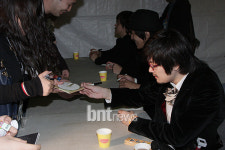 [bnt포토] 장기하 "자 시디 받으세요"