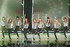 [bnt포토] 소녀시대 다 같이 제기차기춤!