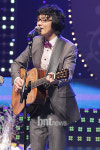 [bnt포토] 멋진 통기타 연주를 선보이는 추가열