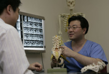 [건강한 인생] 고도일병원 고도일 원장‥척추질환 비수술 요법 원조