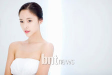 [포토]동안피부 황정음, 화장품 모델로 등극