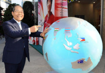 [Cover Story] 롯데쇼핑 이철우 사장 1900만 고객은 롯데의 보물…이젠 VRICs로 간다