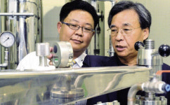 [代를 잇는 家嶪] (97) 대봉엘에스 ‥파마약 국산화…화장품 원료 개발사 우뚝