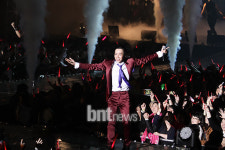 [포토] 유천 행복해서 날아갈듯~