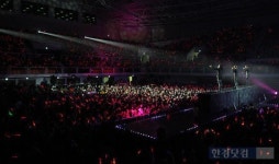 [포토] JYJ 쇼케이스, 수많은 팬들과 호흡하는 무대