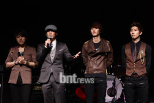 [포토] 리치 직접 프로듀싱한 에이블 소개하며