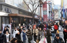 [서울 상권 지각 변동] 명동 유동인구 100만명 잡아라…유명 패션브랜드 앞다퉈 입점