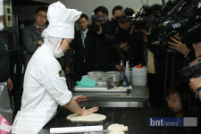 [포토] 파리바게트, 기자회견 열고 밤식빵 제조과정 공개