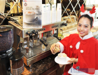 아시아나항공, 성탄절 맞아 바리스타가 직접 커피 서비스