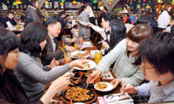 [달아오른 연말경기] 名品 매출 30% 급증…레스토랑 두시간 기다려야