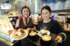 커피+아이스크림…하이브리드 점포 뜬다