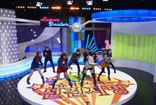 슈퍼주니어 - 씨스타, 돌발 합동무대도 환상적인 호흡 선보여 눈길