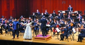 [2011 한경 신춘 음악회 성황] 금난새의 유쾌한 지휘…2000명 얼굴에 봄꽃 피다