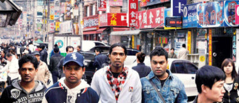 [현장 리포트-외국인 120만명 시대] 안산 원곡동 상가 80% 외국인이 운영…1년 내내 장사 잘 돼요