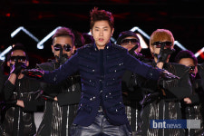 [포토] 유노윤호 '절도있는 몸 동작'