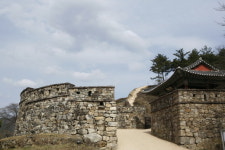 [한국관광공사 추천 5월 여행지] ① 전북 고창 - 보리밭, 고인돌, 성벽 길이 어우러지다