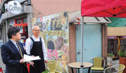 [한경 자영업 멘토링] 주스 등 여름 메뉴 개발…튀는 옷으로 고객 어필