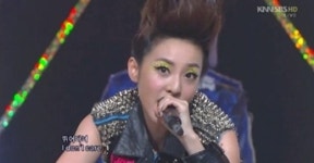 2NE1 산다라박, 일명 베지터머리 콘셉트로 화려한 컴백 신고식