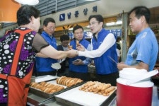 이재용 삼성전자 사장, 재래시장 깜짝 방문 왜