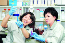 [代를 잇는 家嶪…2세가 뛴다] (126) 광진화학, 이심전심 母女 폐기물서 세계 최고 꿈 찾아요