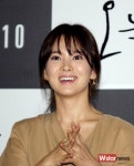 [포토] 오늘 송혜교, 여신미소 보다 단정한 네일 눈에 띄네~