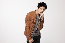 [포토] JYJ 재중, 가죽 재킷으로 가을남자 변신 약국에서 만나요