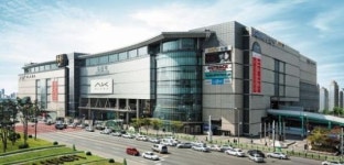 삼성 떼면 큰일날 줄 알았는데…AK플라자 3년 만에 매출 37% 껑충