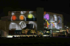 롯데몰 김포공항점 건물 벽에 뉴미디어 아트