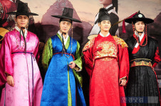 [포토] 해를 품은 달 송재희-정일우-김수현-송재림, 꽃도령 4인방이에요~