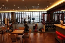 건강전도사 아놀드 홍, 몸짱주부 염미라와 ‘아놀드홍GYM’ 열었다